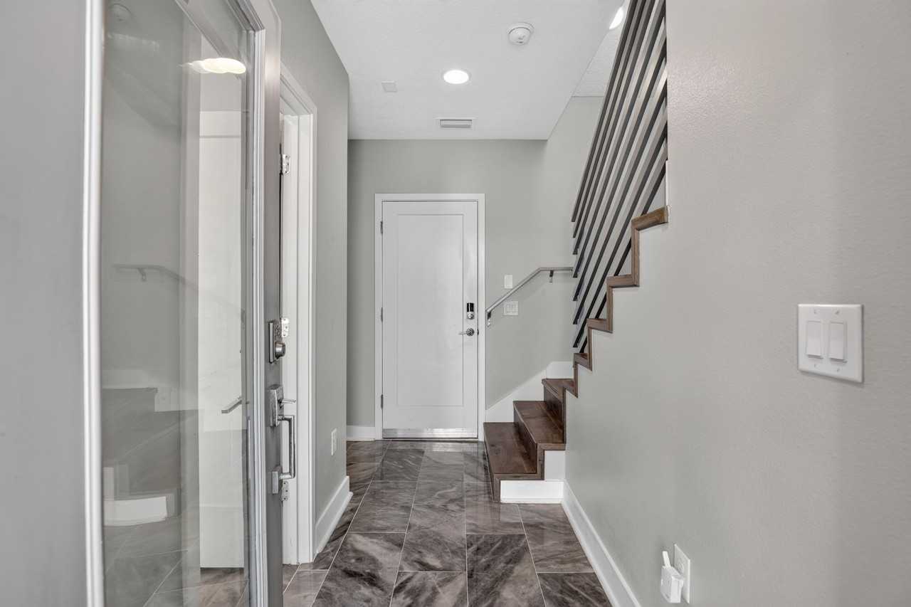 105 W Grant St #1 - Photo 5 of 40