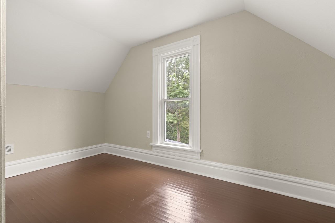308 Miriam Ave - Photo 3 of 10
