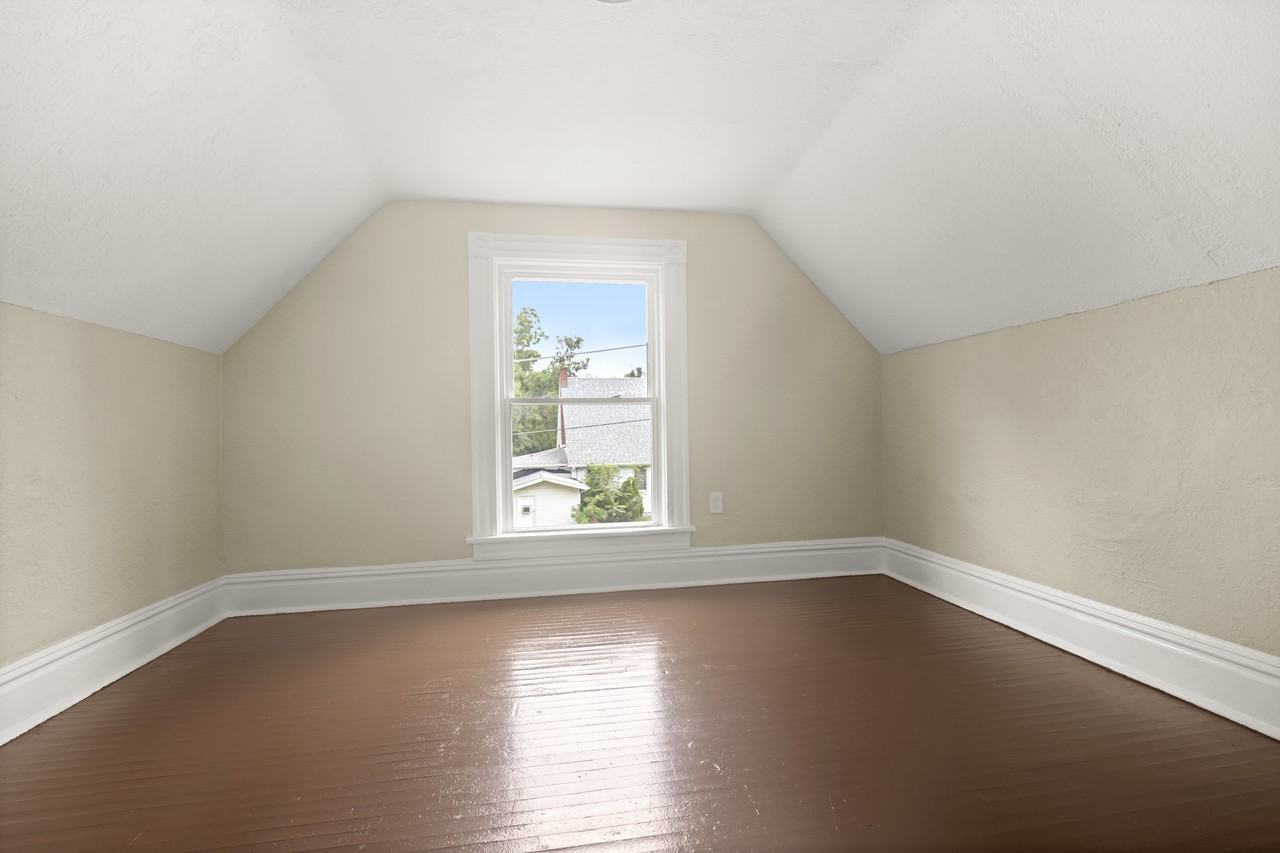 308 Miriam Ave - Photo 4 of 10