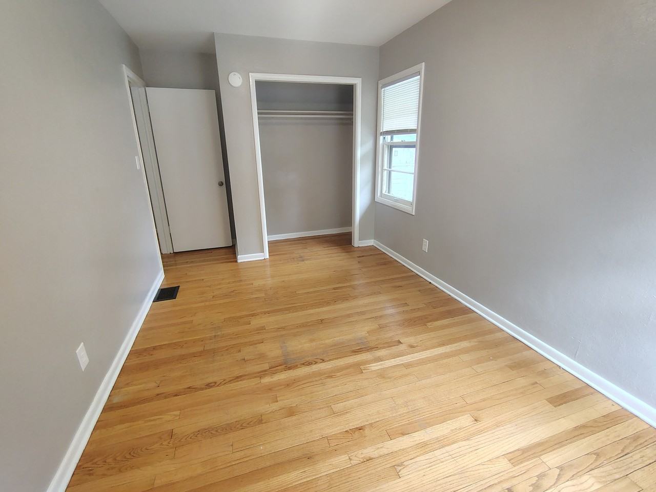 615 28th St - Photo 5 of 12