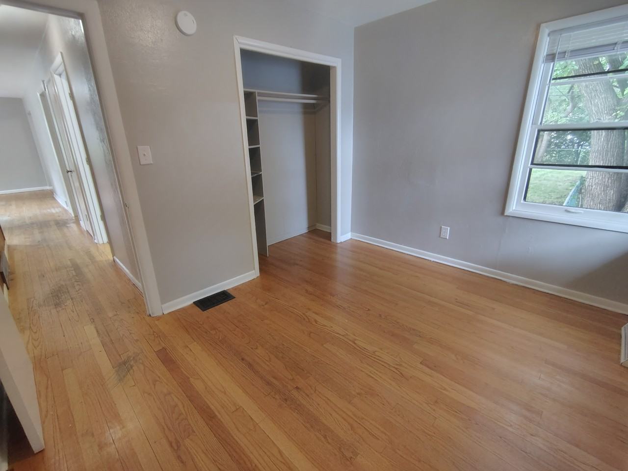 615 28th St - Photo 6 of 12
