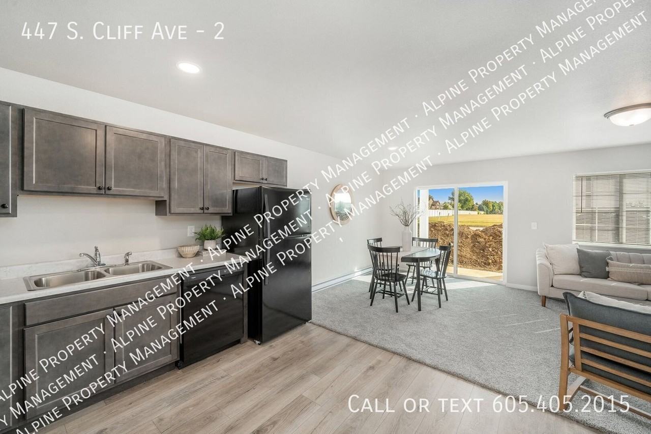 447 S Cliff Ave #2 - Photo 6 of 40