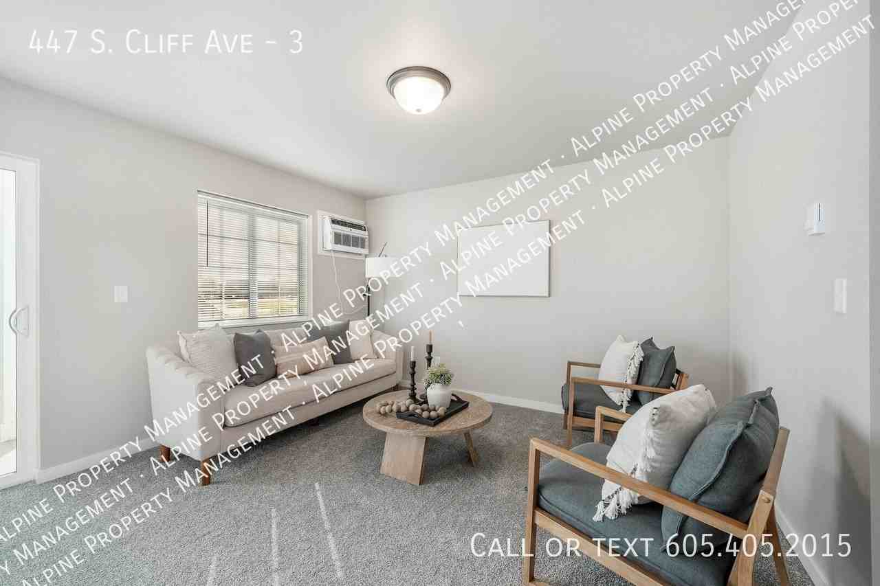 447 S Cliff Ave #3 - Photo 2 of 40