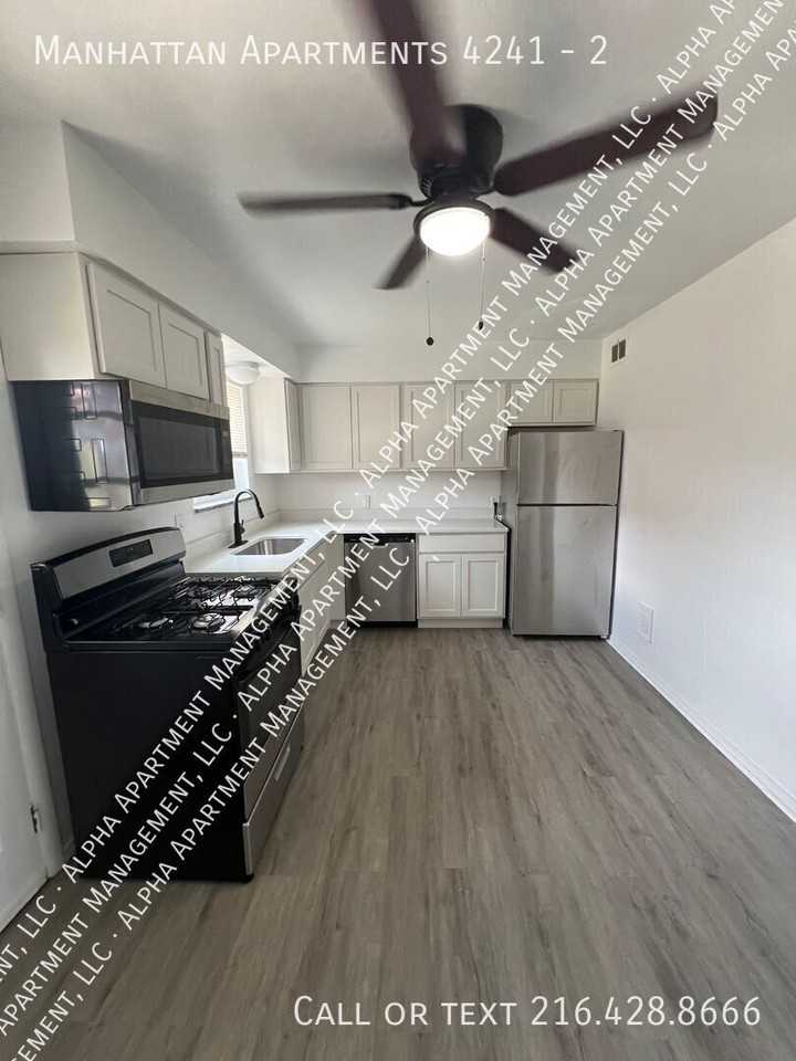 Manhattan Apartments 4241 #2 - Photo 3 of 14