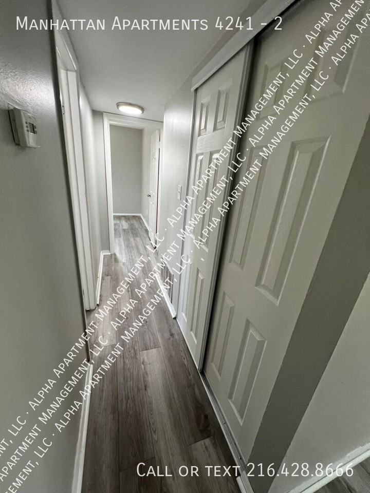 Manhattan Apartments 4241 #2 - Photo 5 of 14