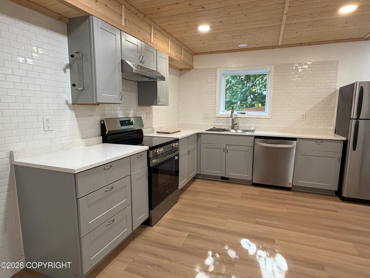 425 E 16th Ave - Photo 5 of 18