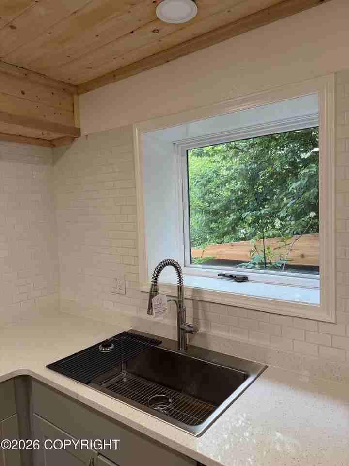 425 E 16th Ave - Photo 6 of 18