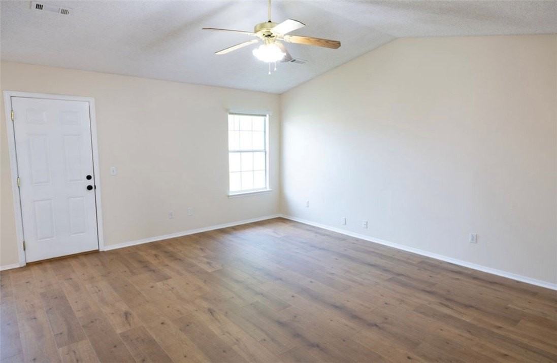 1459 Fredonia St - Photo 2 of 18