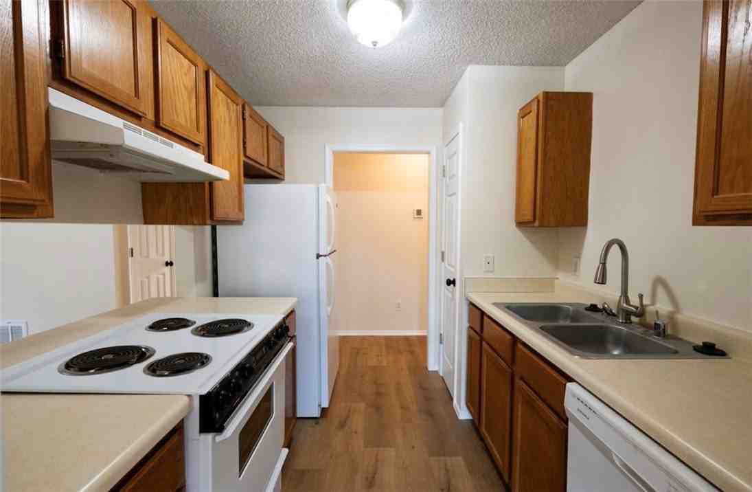 1459 Fredonia St - Photo 3 of 18