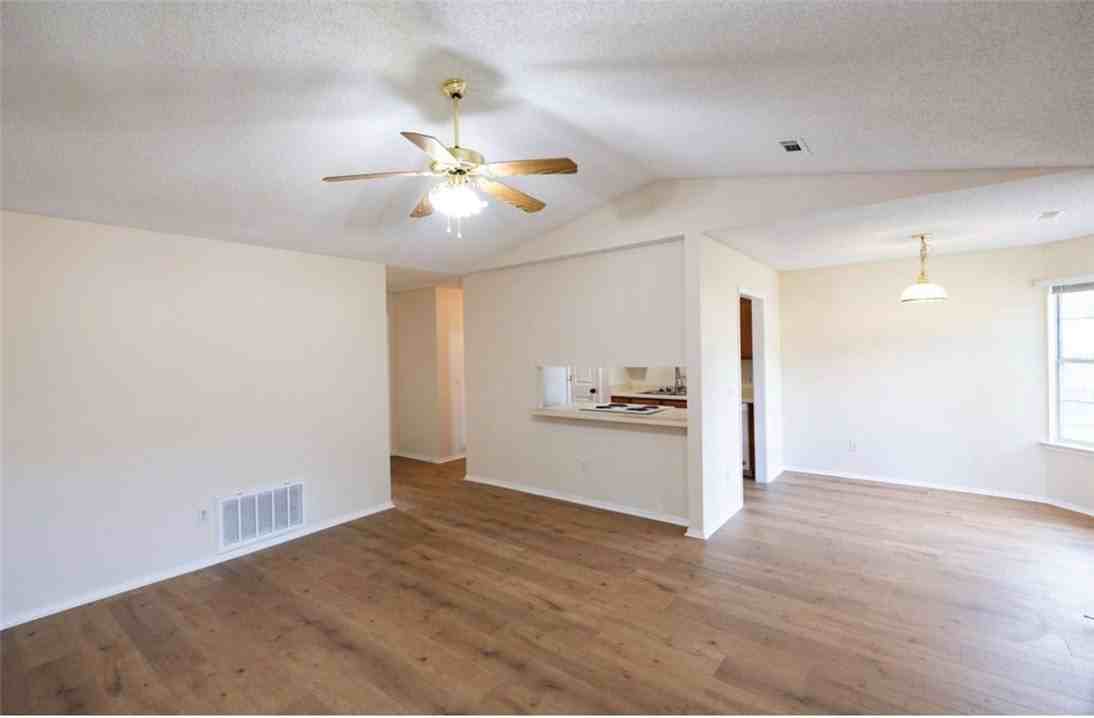 1459 Fredonia St - Photo 7 of 18