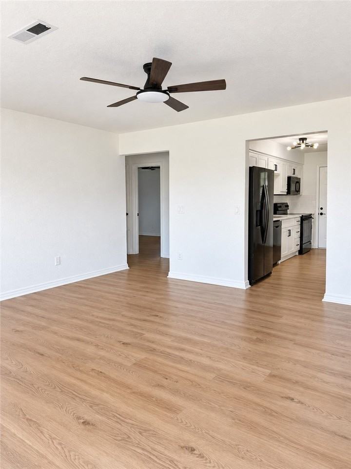 1325 W Price Ln - Photo 2 of 15