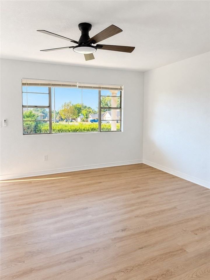 1325 W Price Ln - Photo 4 of 15