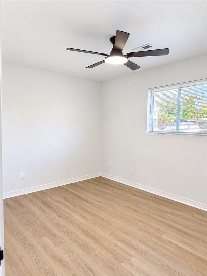 1325 W Price Ln - Photo 6 of 15