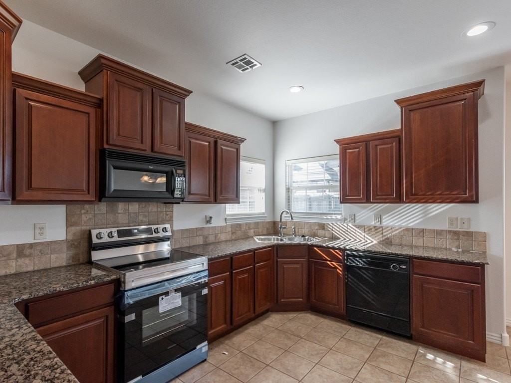 2202 Sw 19th St - Photo 5 of 26