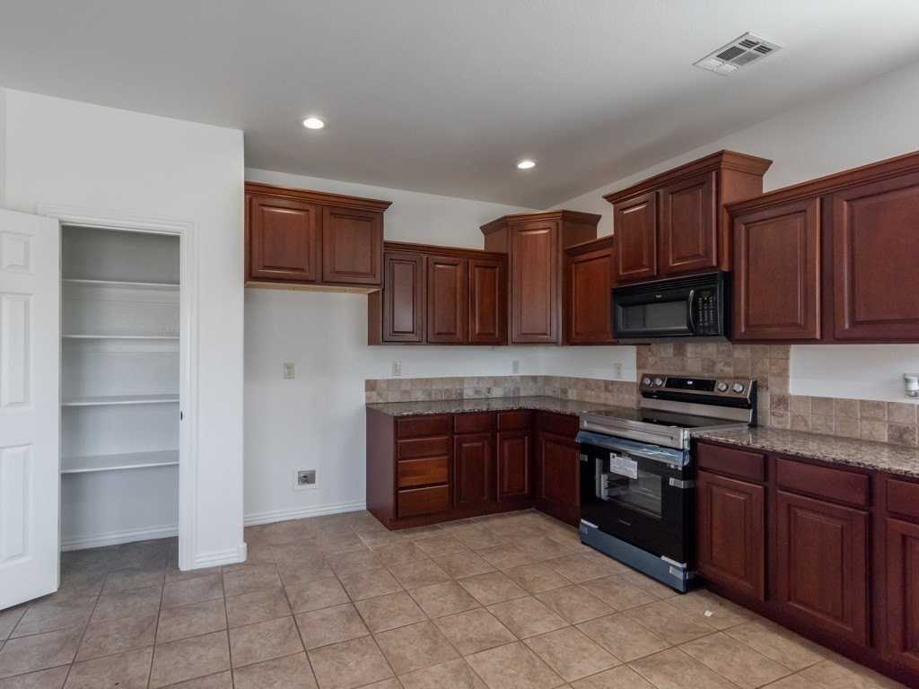 2202 Sw 19th St - Photo 7 of 26