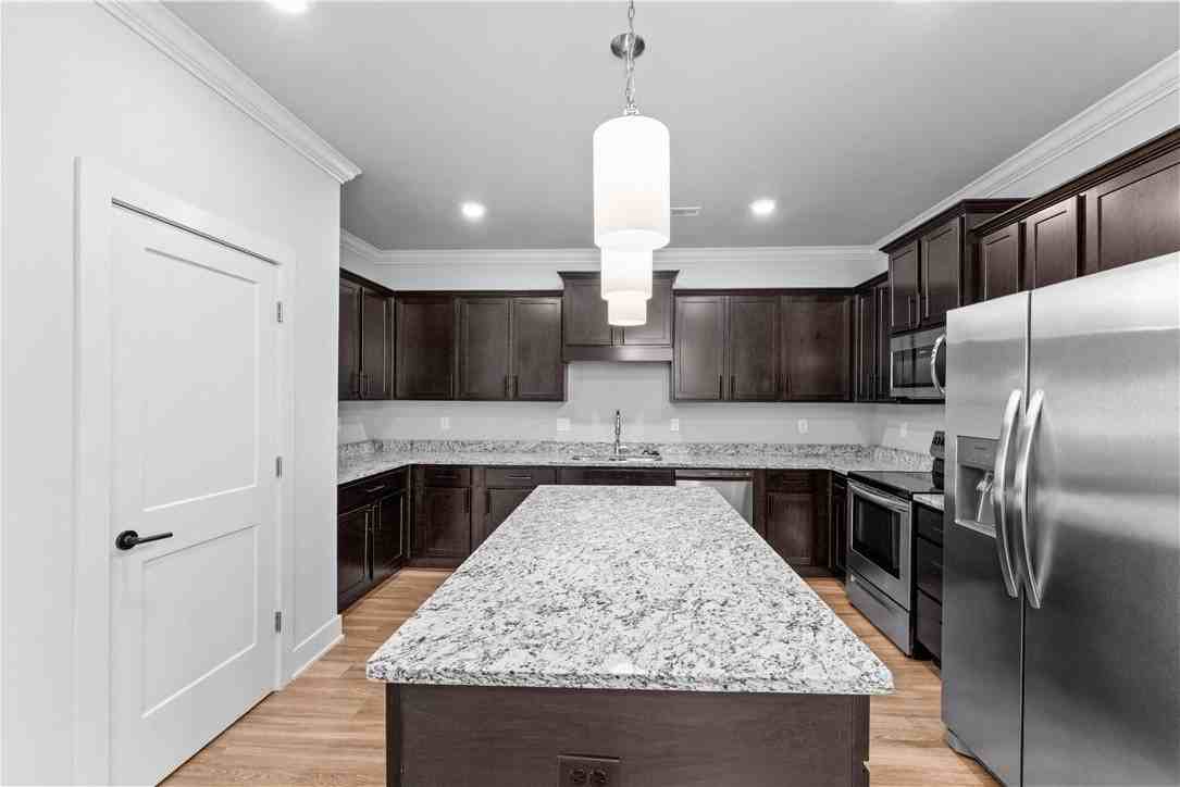 700 Ne Heights Ln - Photo 7 of 41