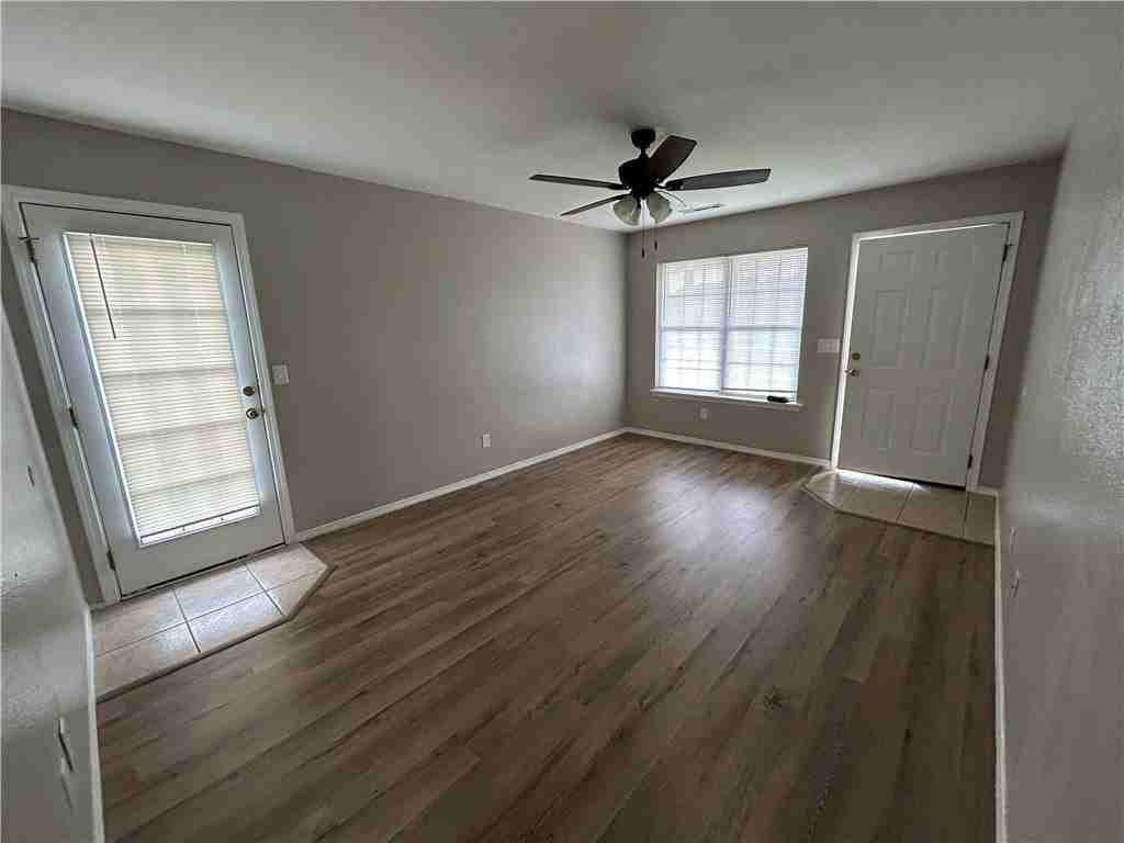 1598 Tolleson Loop #B - Photo 2 of 8