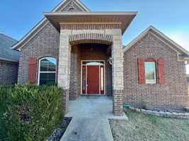 featured image of 607 Sw Barn Valley Rd