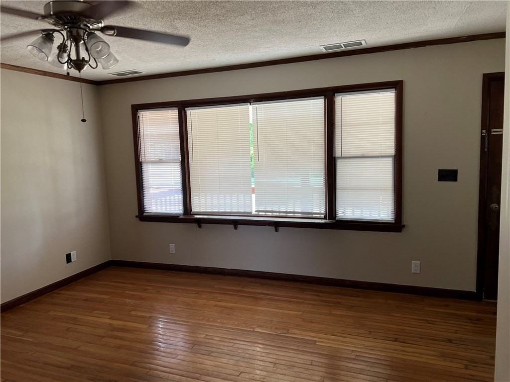 311 S Main St - Photo 4 of 7