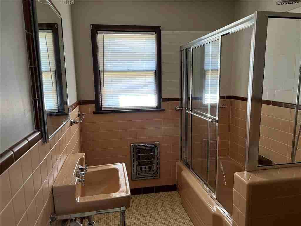 311 S Main St - Photo 5 of 7