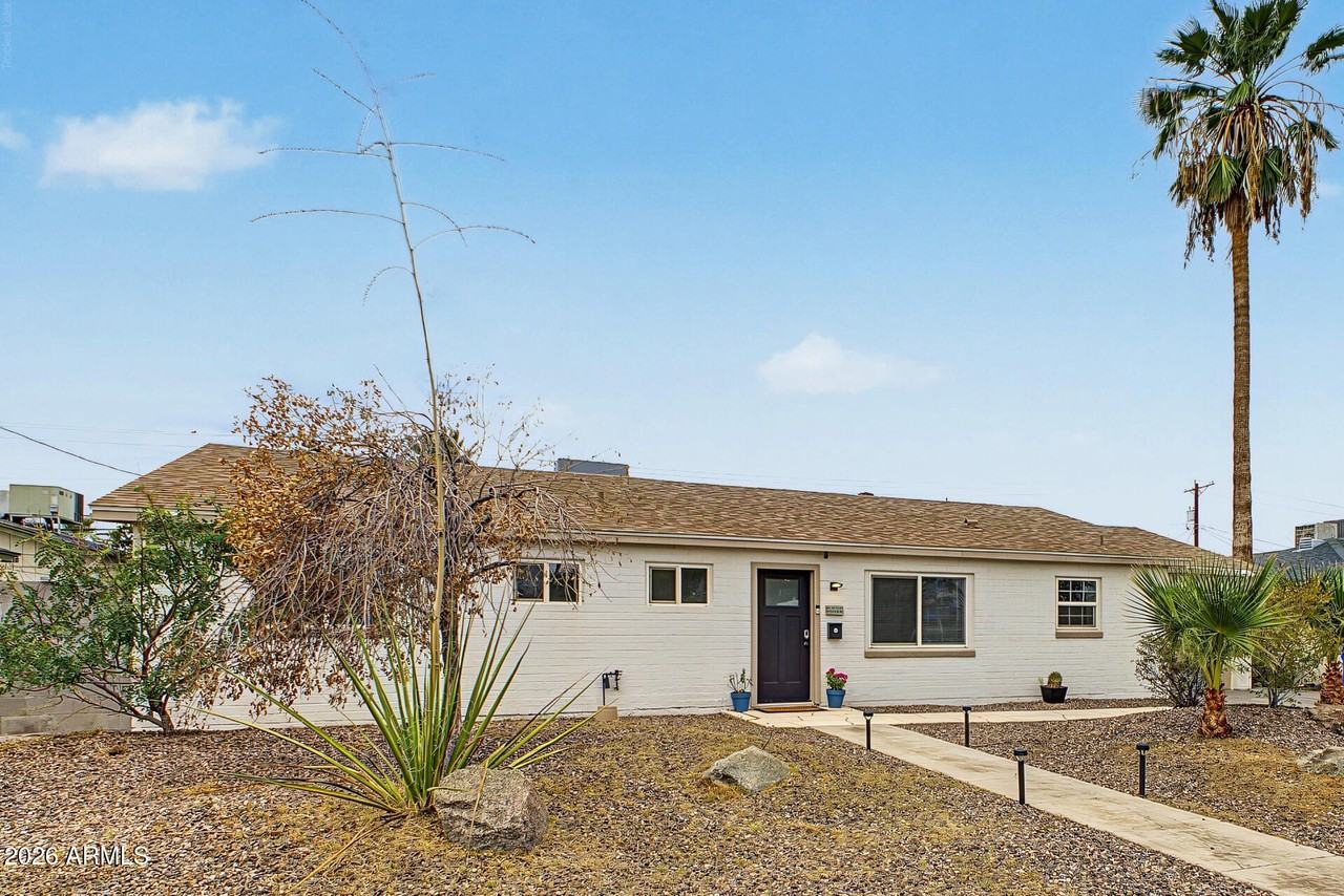 2208 W San Miguel Ave - Photo 2 of 32