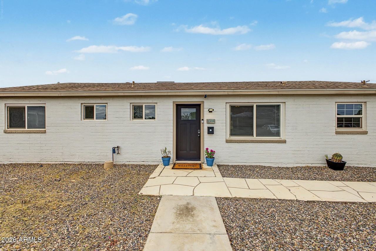 2208 W San Miguel Ave - Photo 4 of 32