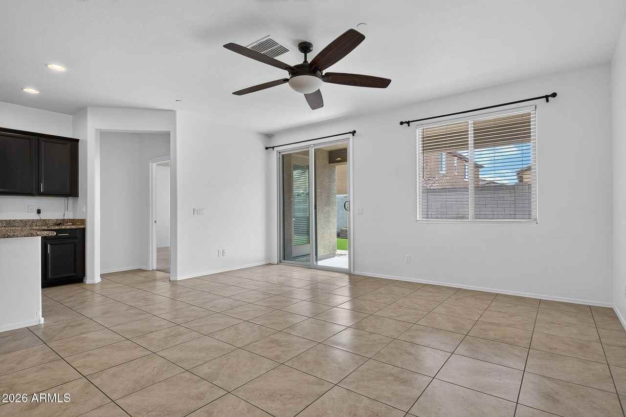 21257 W Berkeley Rd - Photo 7 of 37