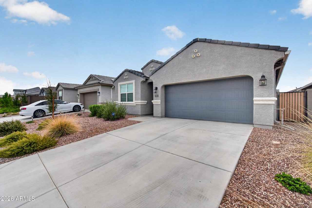 1823 W Sombra Ave - Photo 4 of 37