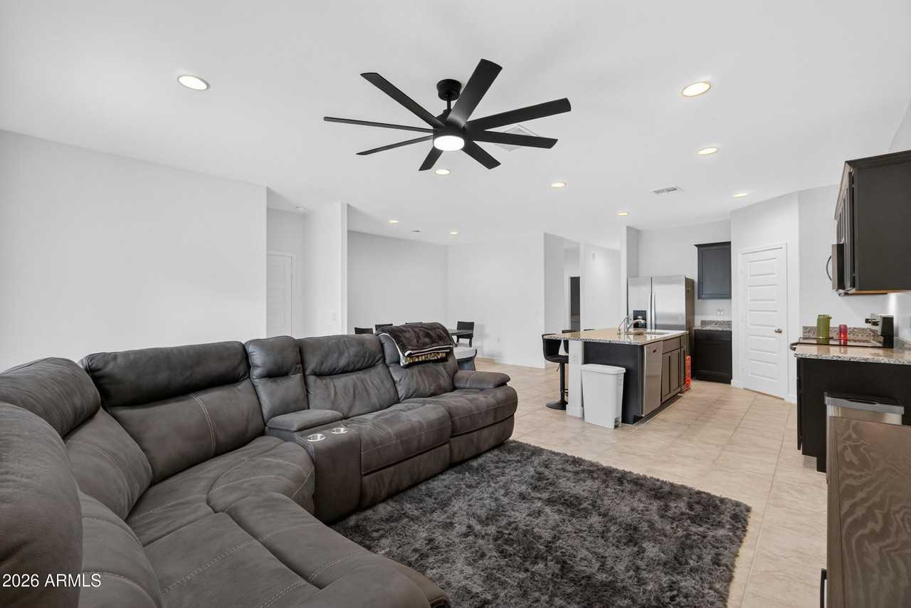 1823 W Sombra Ave - Photo 5 of 37