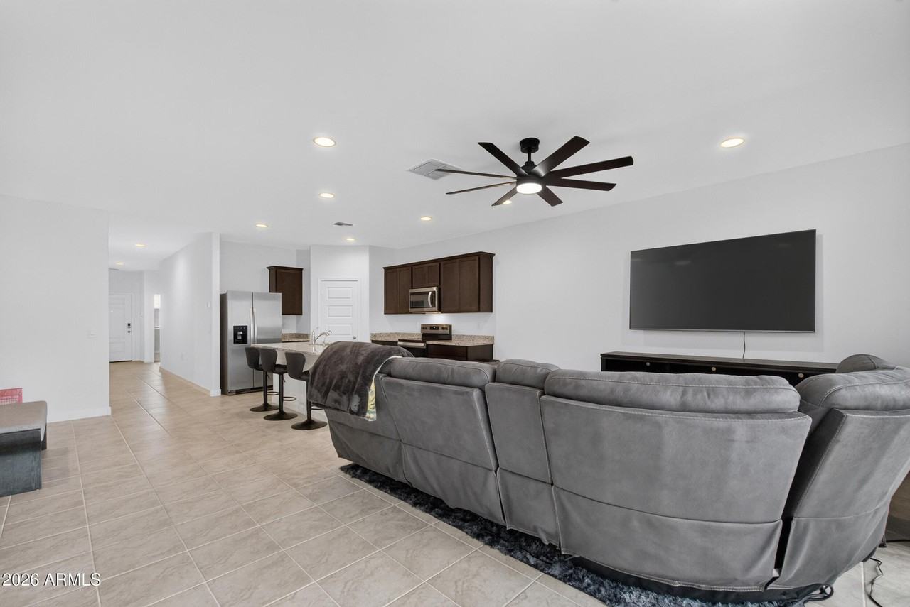 1823 W Sombra Ave - Photo 6 of 37