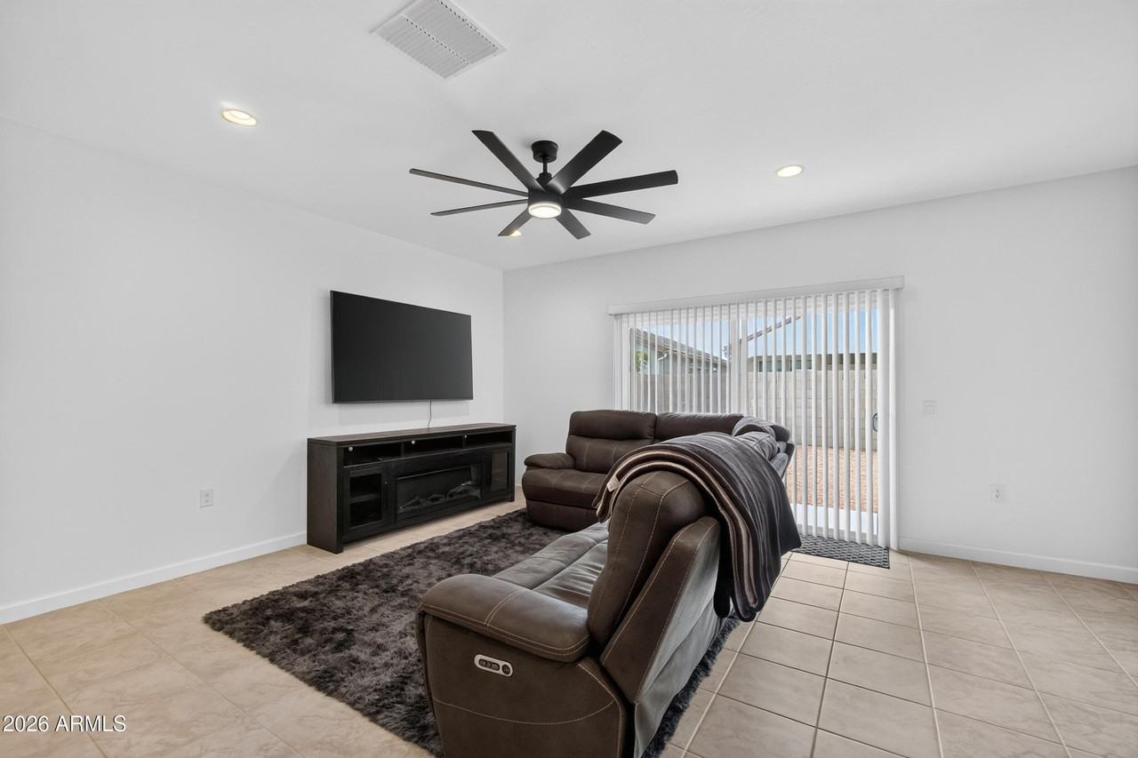 1823 W Sombra Ave - Photo 7 of 37
