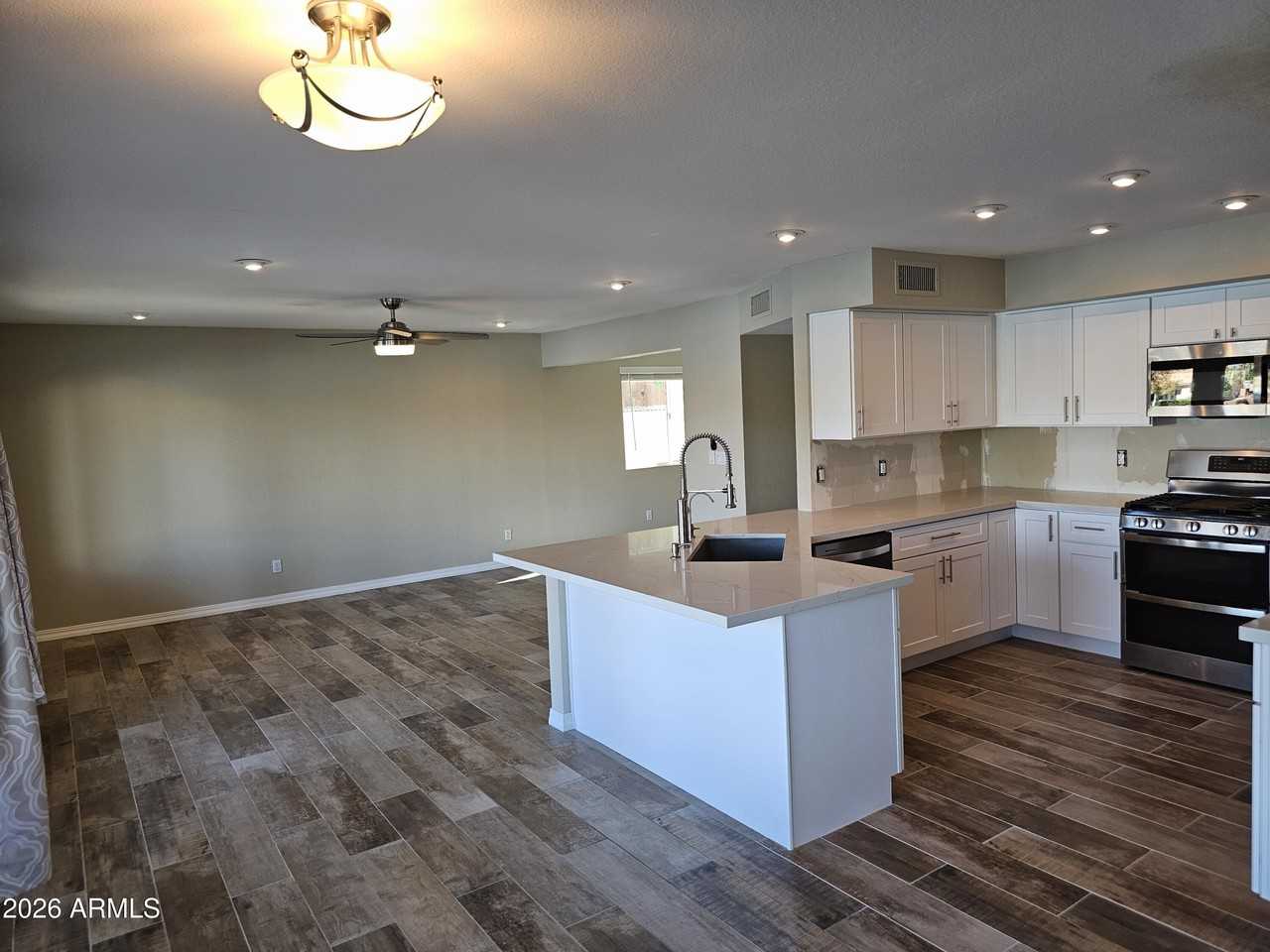 16443 S 34th Way - Photo 5 of 33