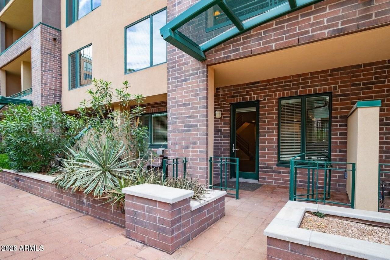 16 W Encanto Blvd #110