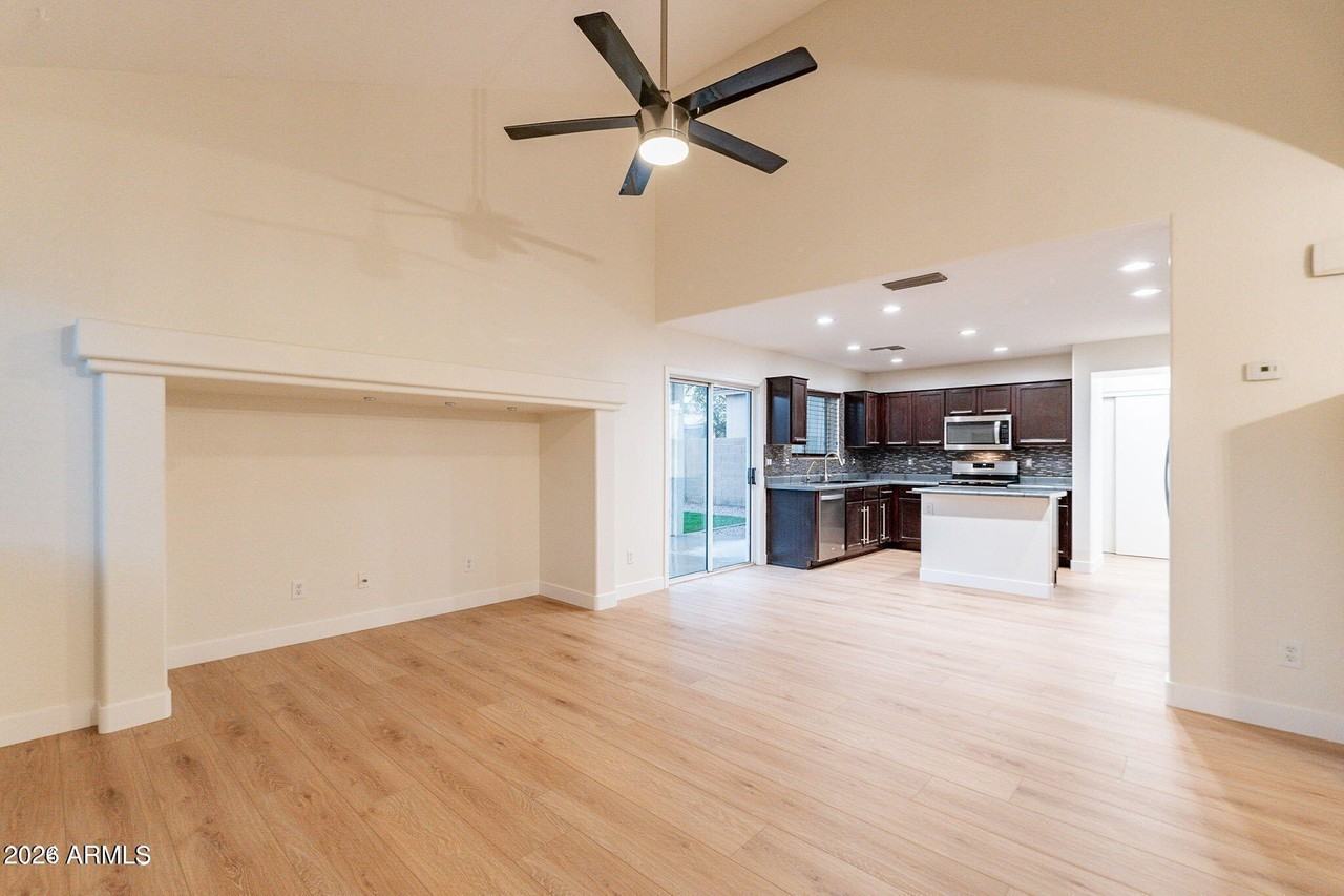 701 W Gibson Ave - Photo 6 of 18