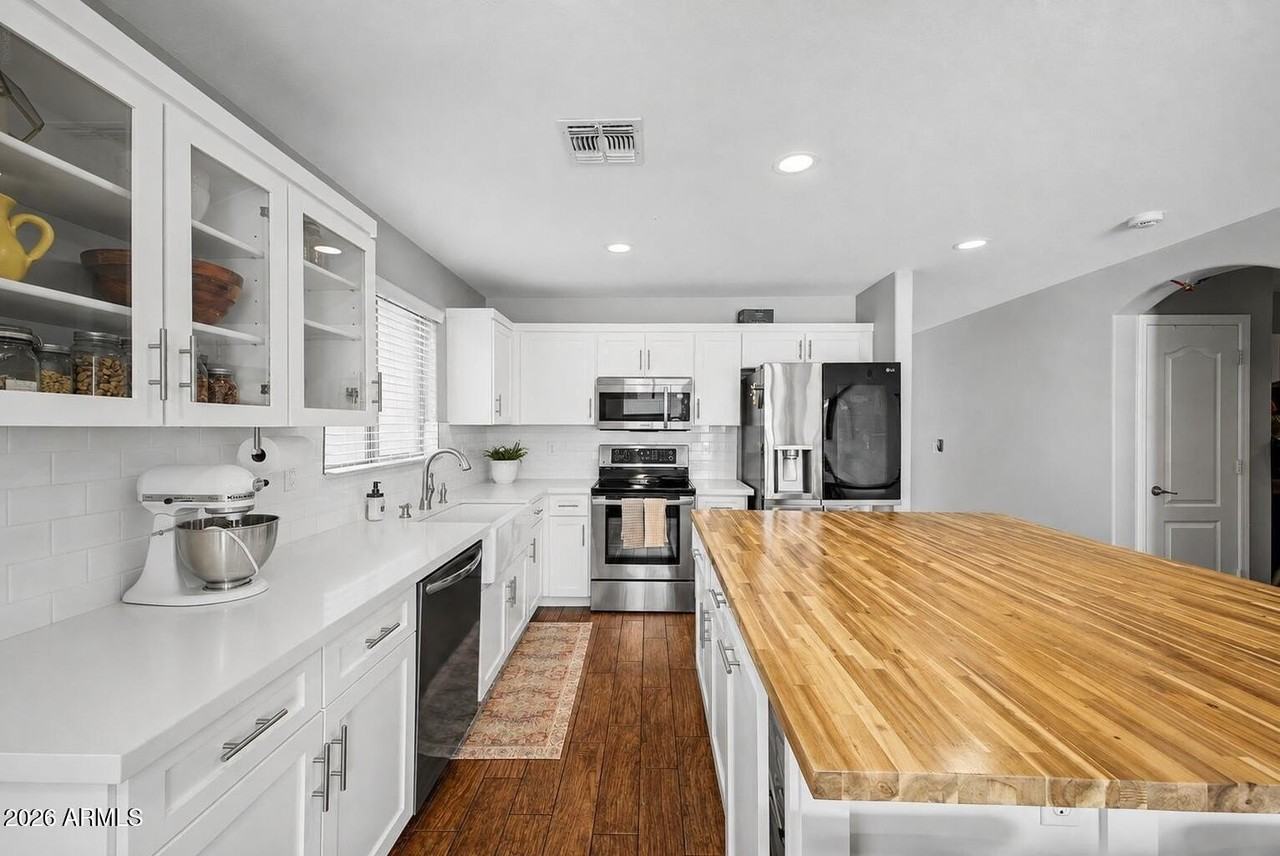 15465 W Shangri La Rd - Photo 4 of 23