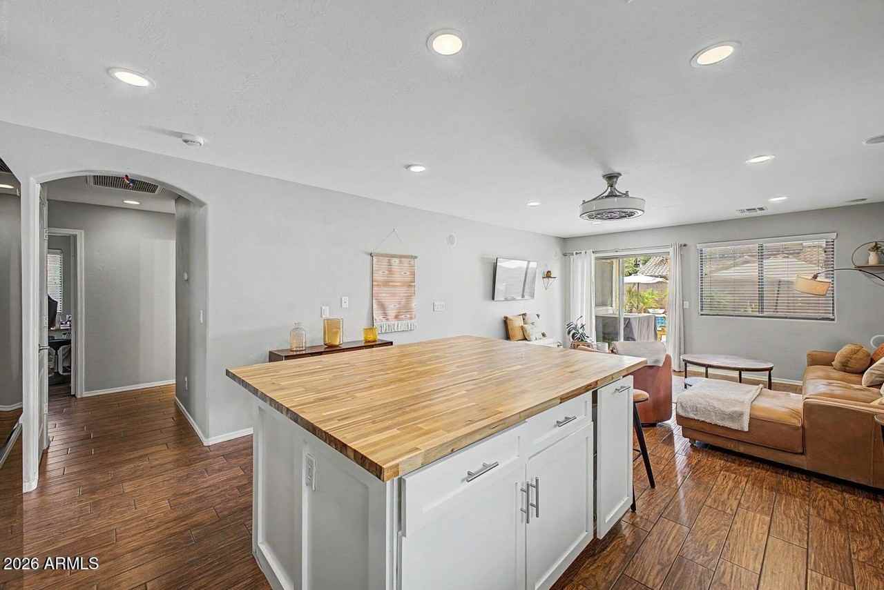 15465 W Shangri La Rd - Photo 6 of 23