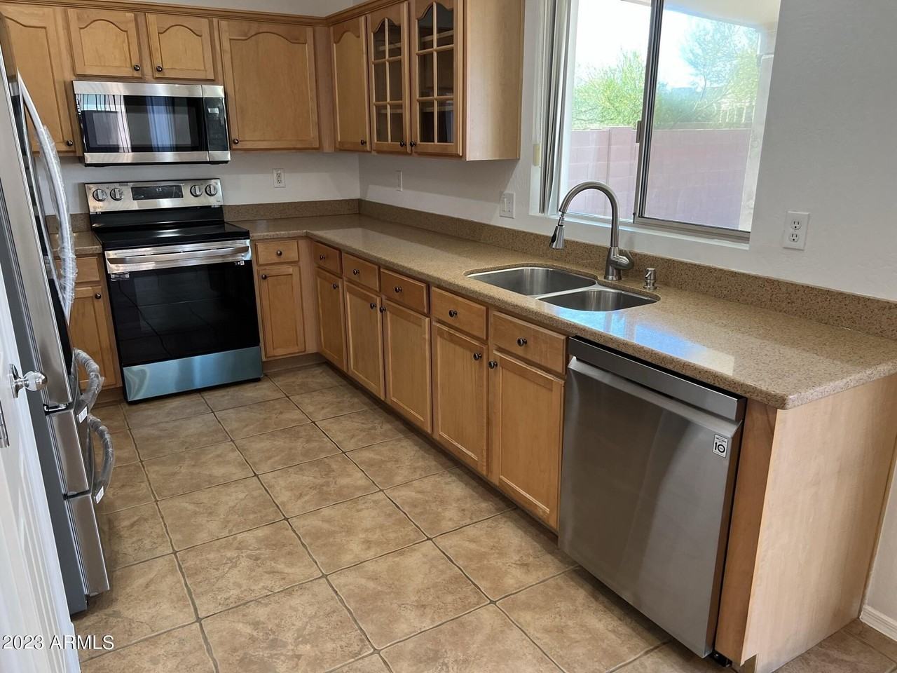 11366 W Buchanan St - Photo 2 of 34