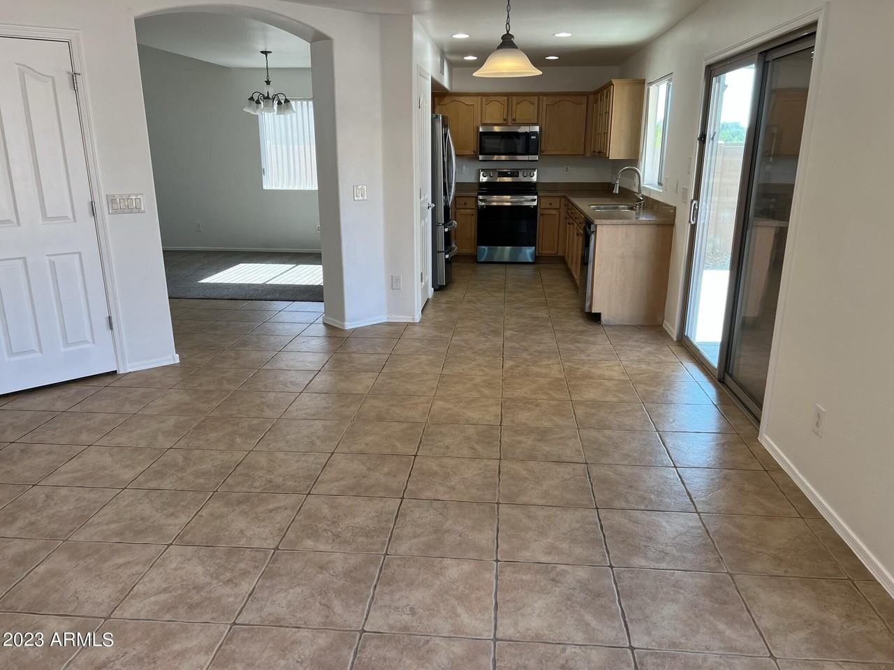11366 W Buchanan St - Photo 3 of 34