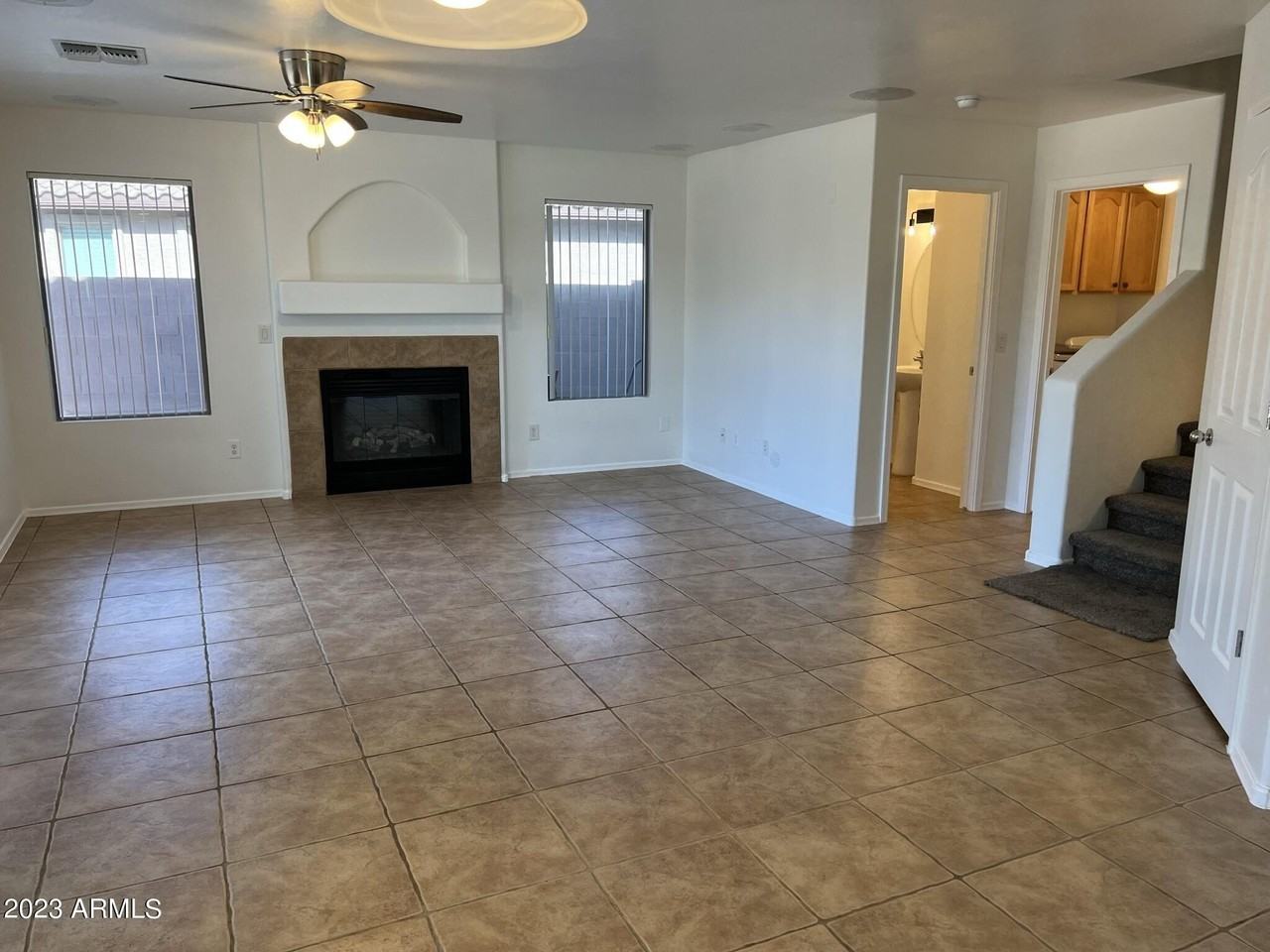 11366 W Buchanan St - Photo 4 of 34