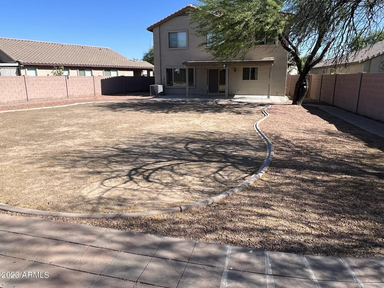 11366 W Buchanan St - Photo 7 of 34