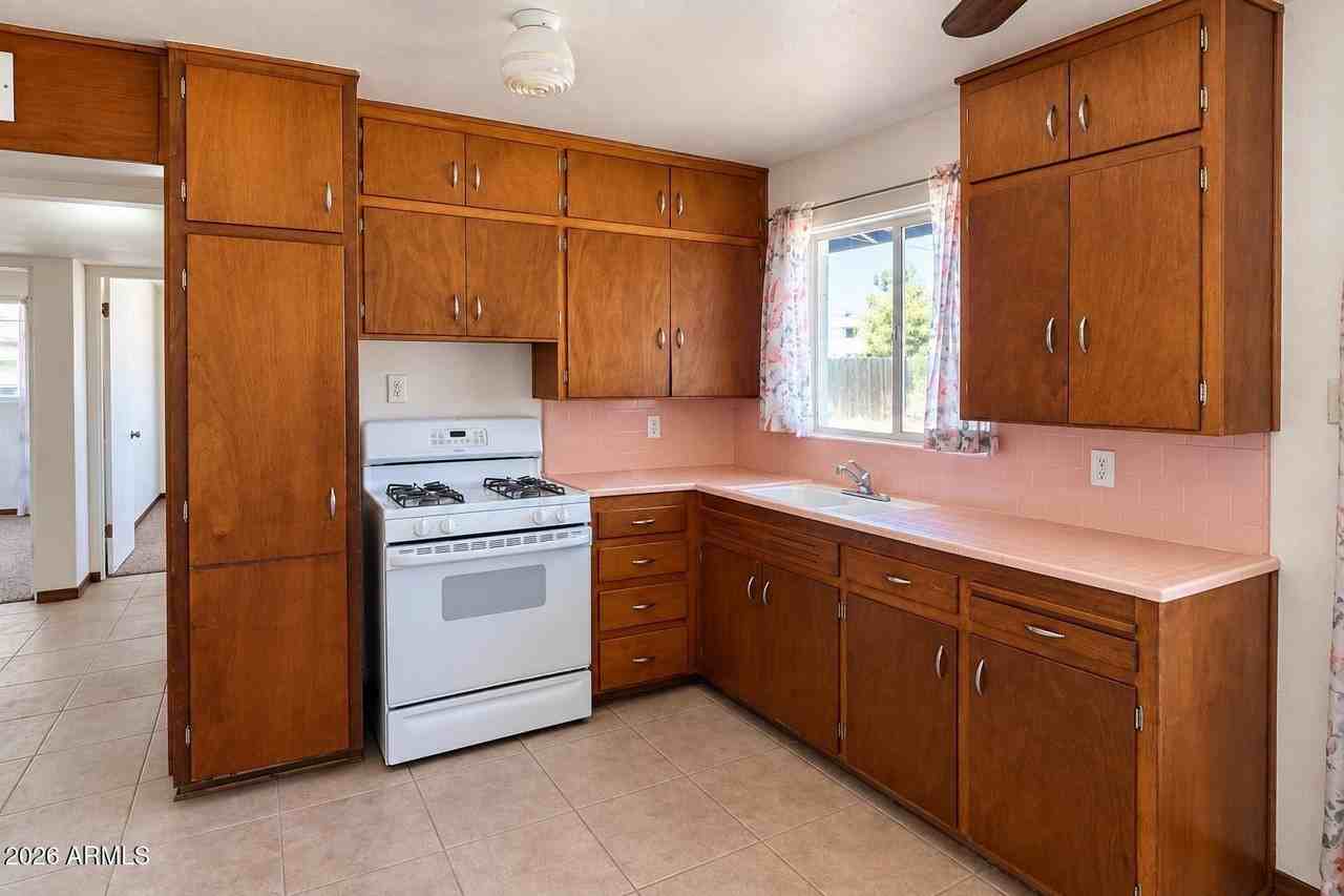 12811 N 111th Dr - Photo 4 of 10