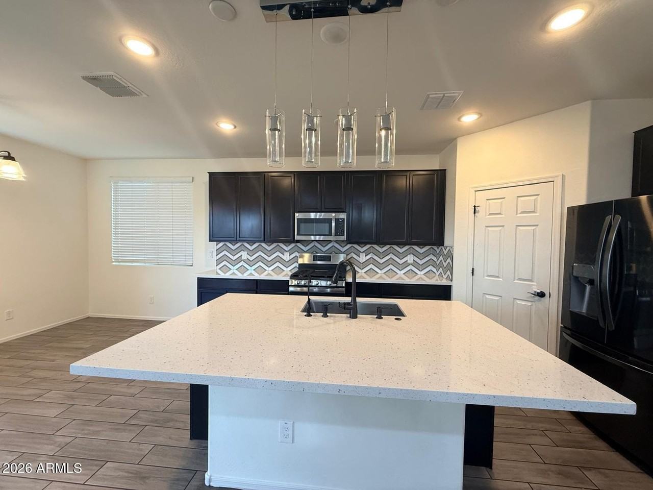 6901 N 88th Dr - Photo 6 of 34