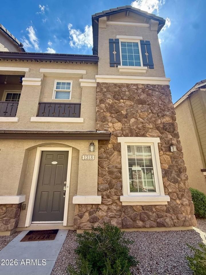 1318 S Sabino Dr