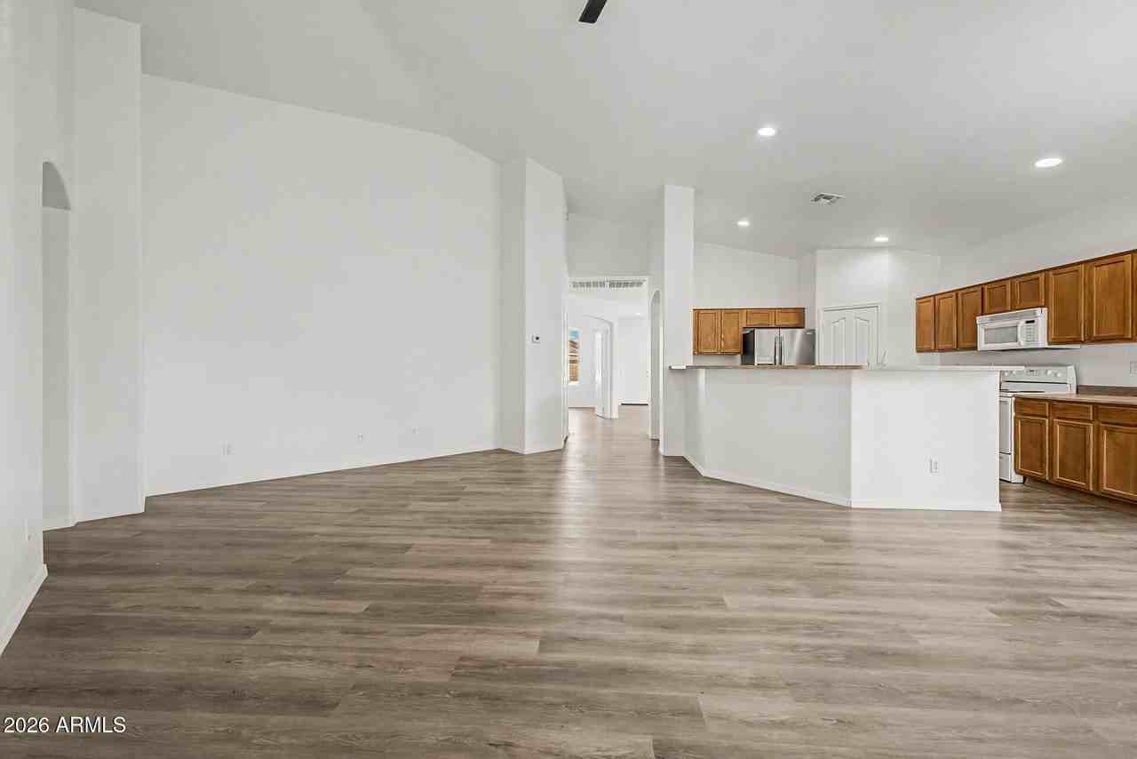 4255 E Cherry Hills Dr - Photo 7 of 32