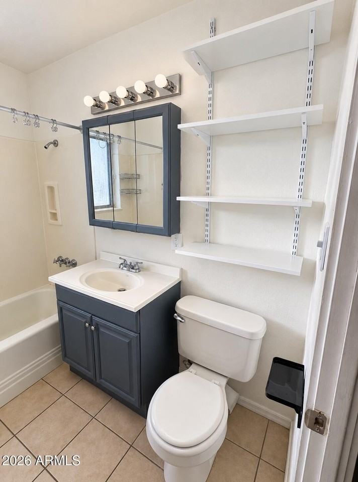 11400 N 112th Dr - Photo 4 of 14