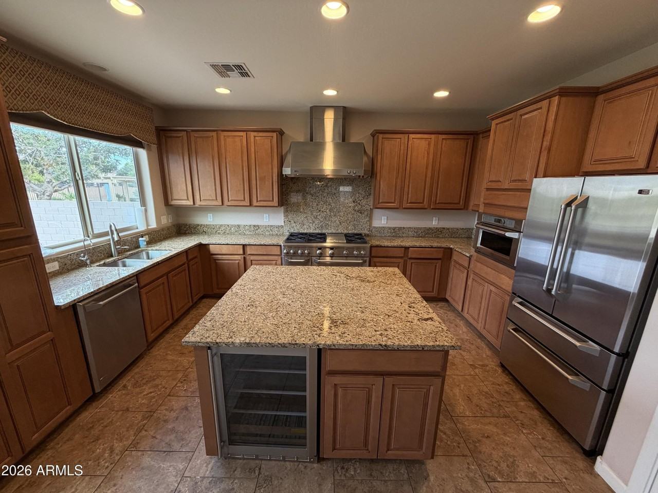 722 E Sipapu Dr - Photo 4 of 35
