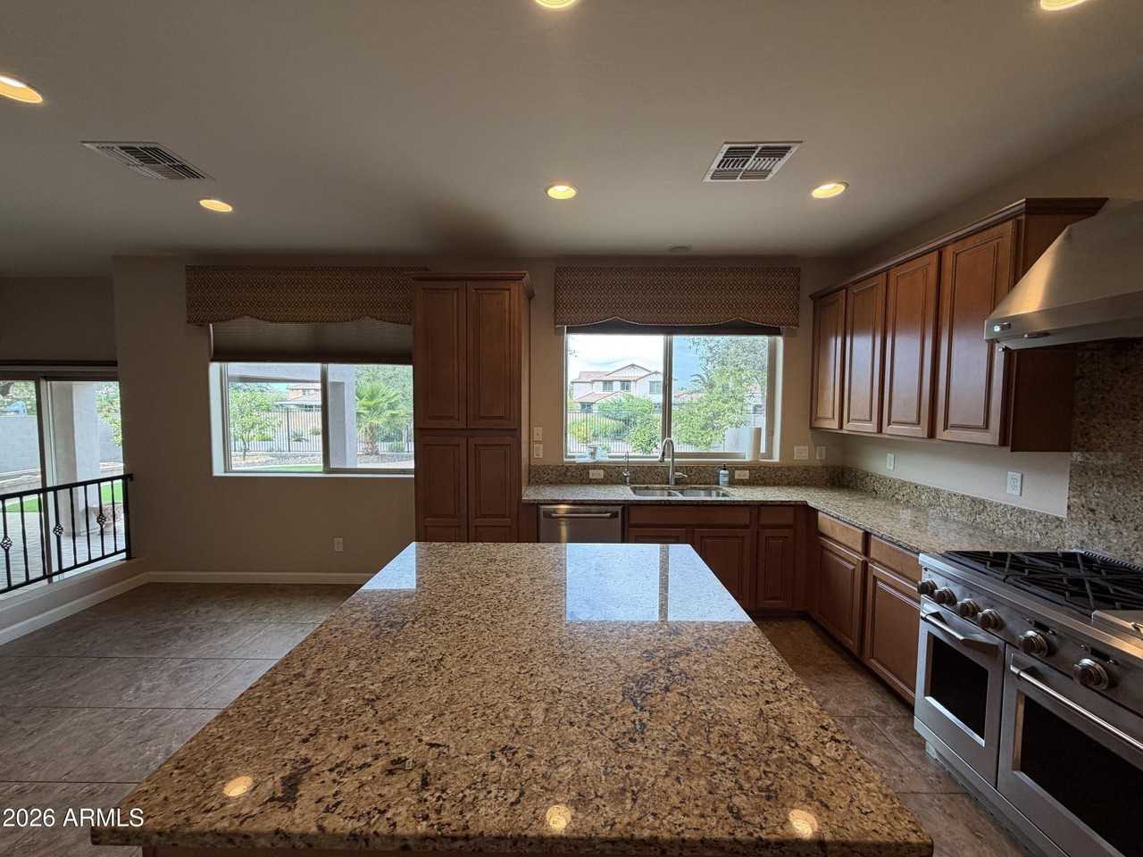 722 E Sipapu Dr - Photo 5 of 35