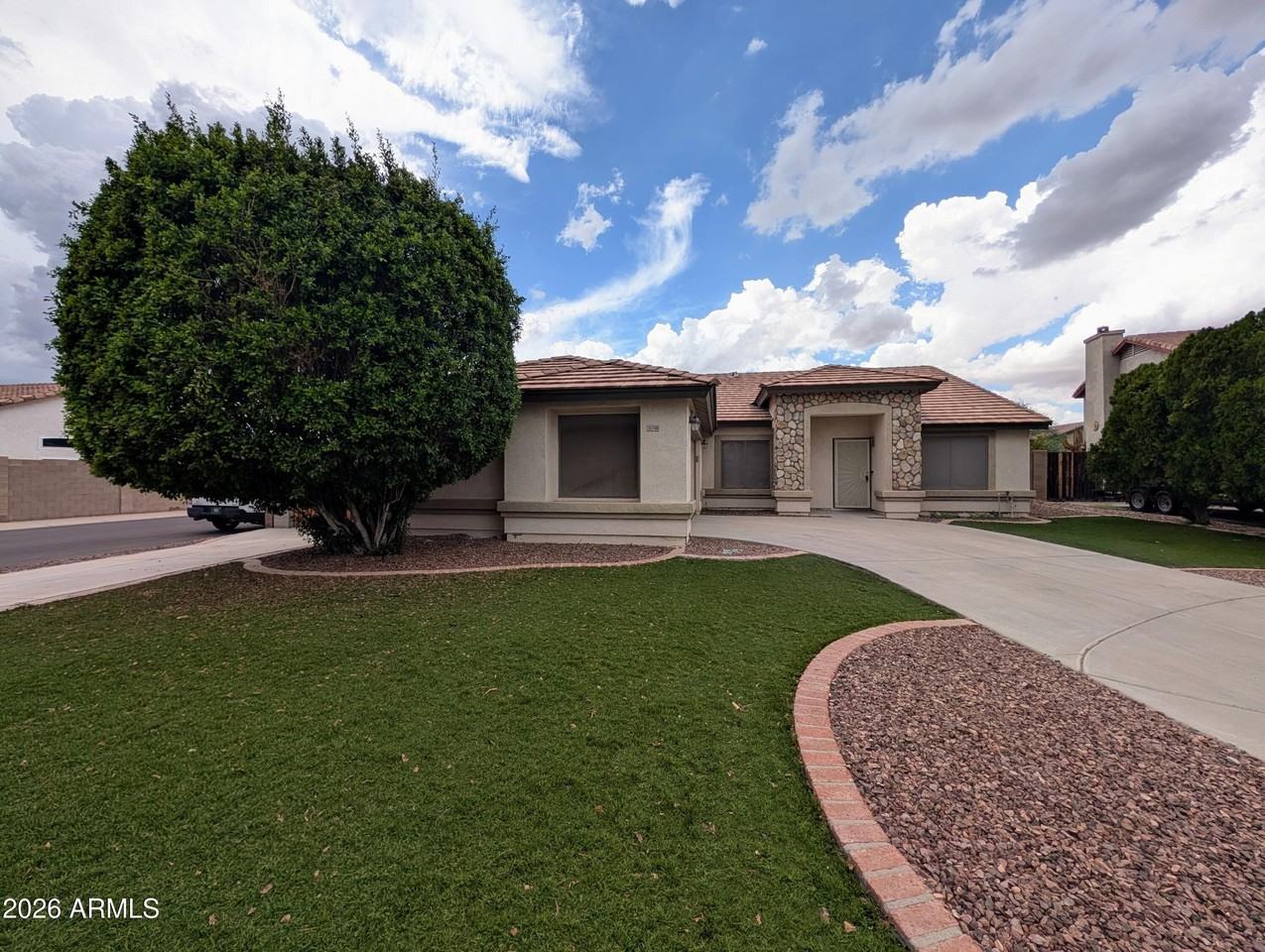 15748 W Paradise Ln - Photo 3 of 50