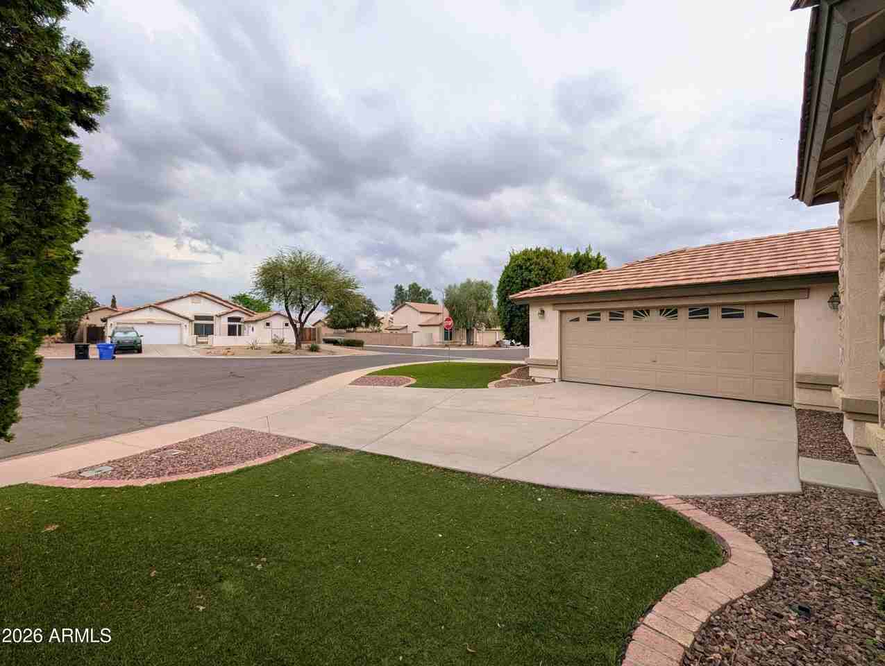 15748 W Paradise Ln - Photo 5 of 50