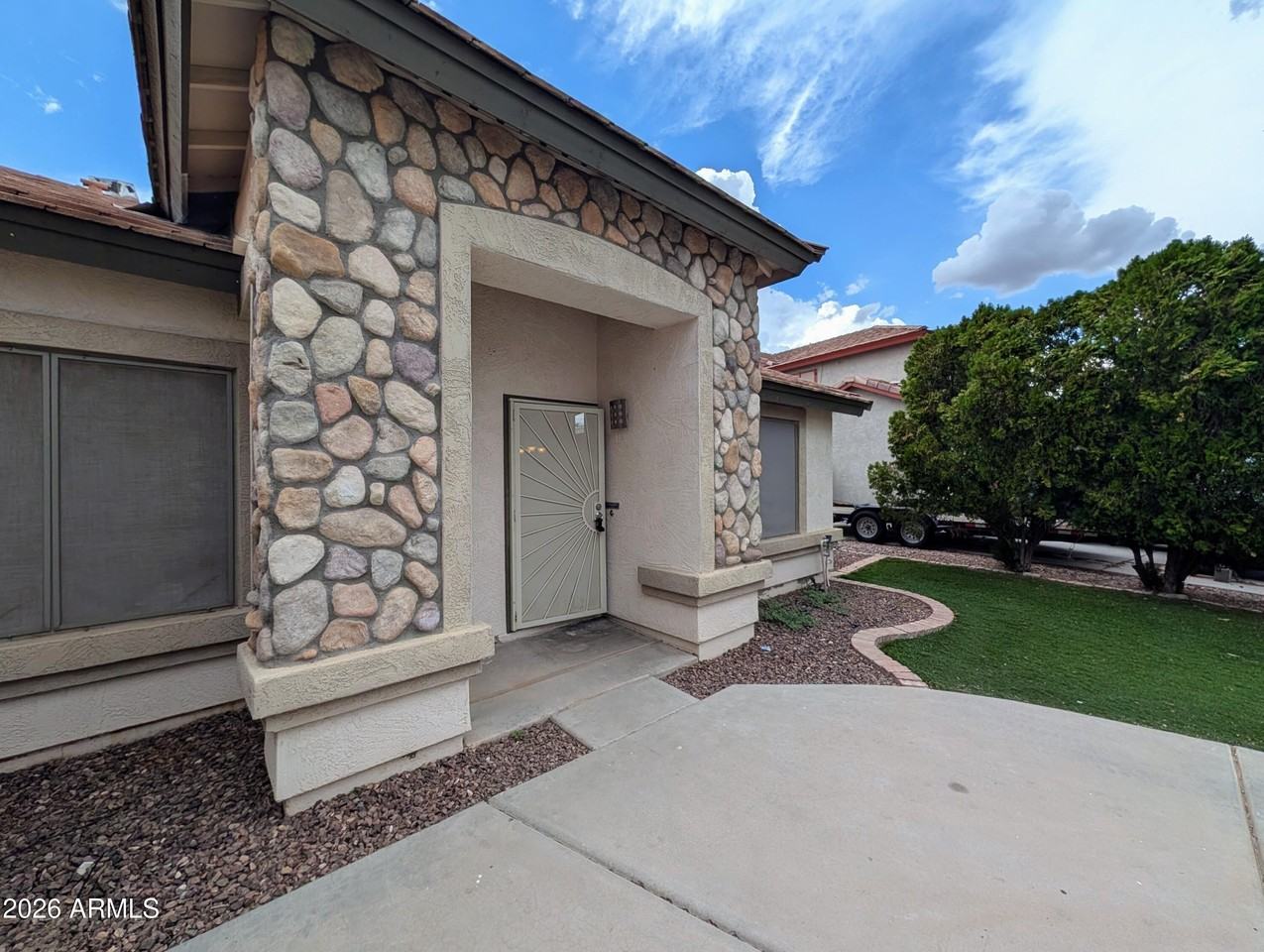15748 W Paradise Ln - Photo 7 of 50